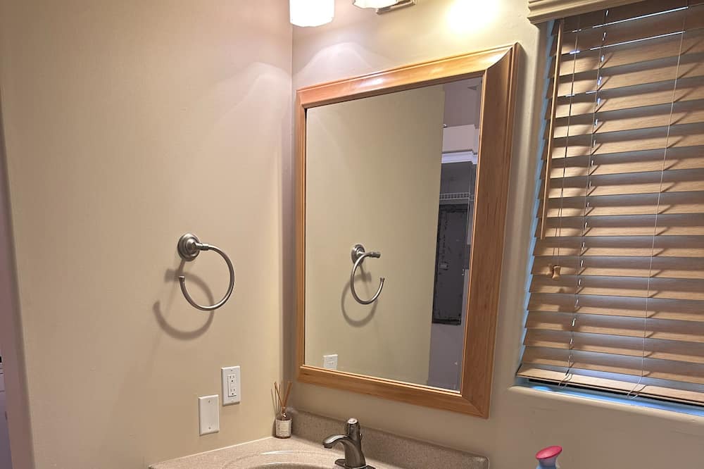 Photo of Bathroom in Holualoa