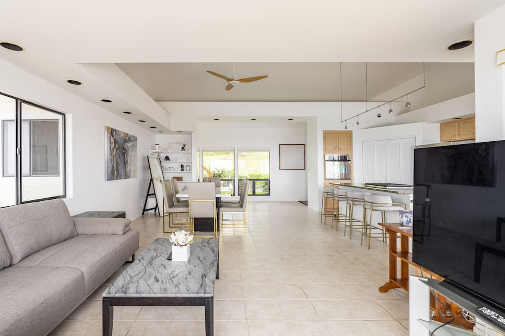 Photo of Livingroom in Holualoa