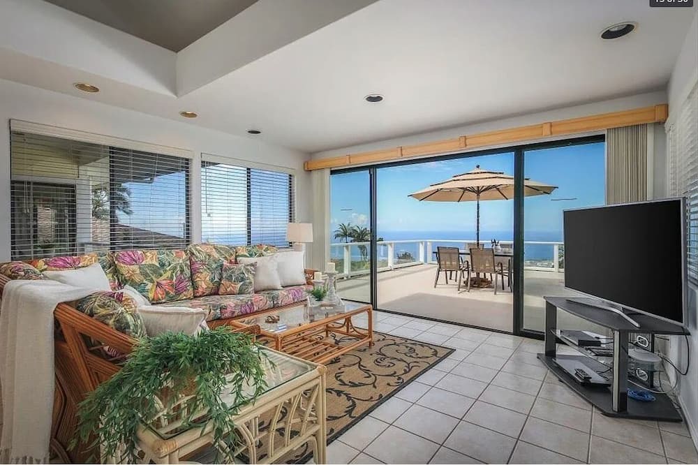 Photo of Livingroom in Holualoa