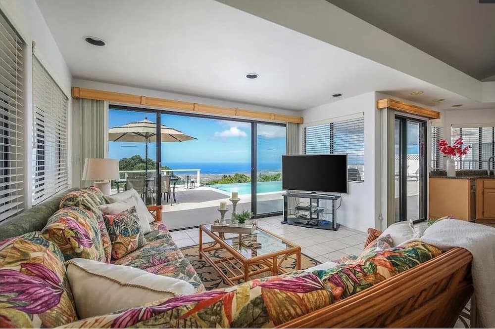 Photo of Livingroom in Holualoa