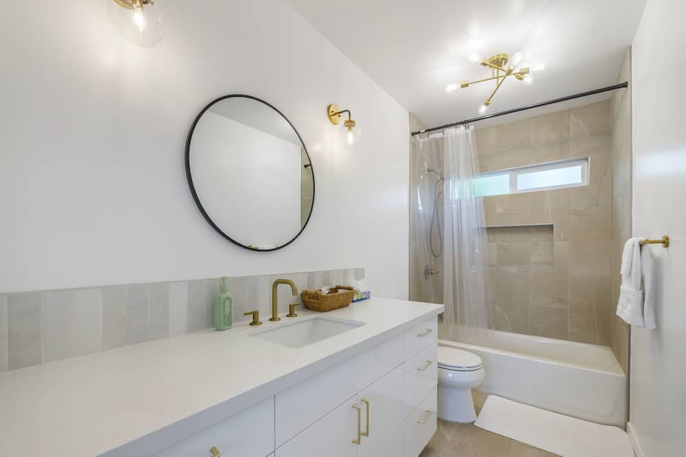 Photo of Bathroom in Diamond Head - Kapahulu - St. Louis