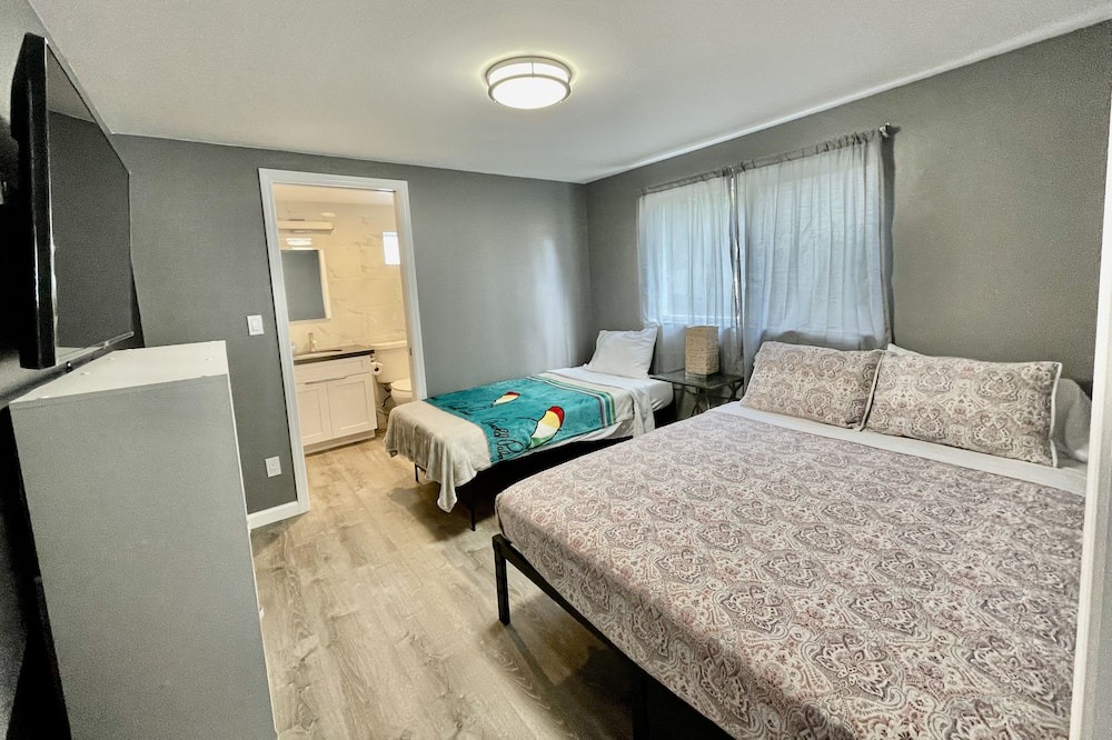 Photo of Bedroom in Tantalus