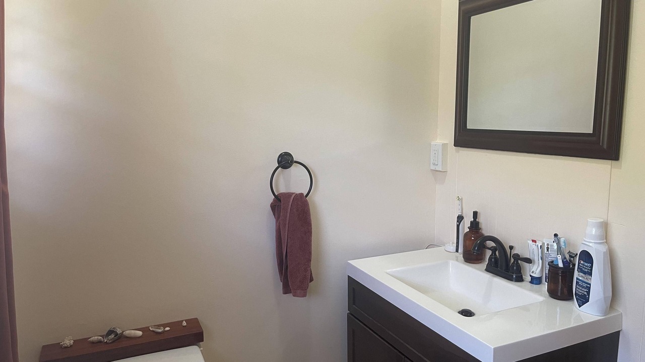 Photo of Bathroom in Waimanalo