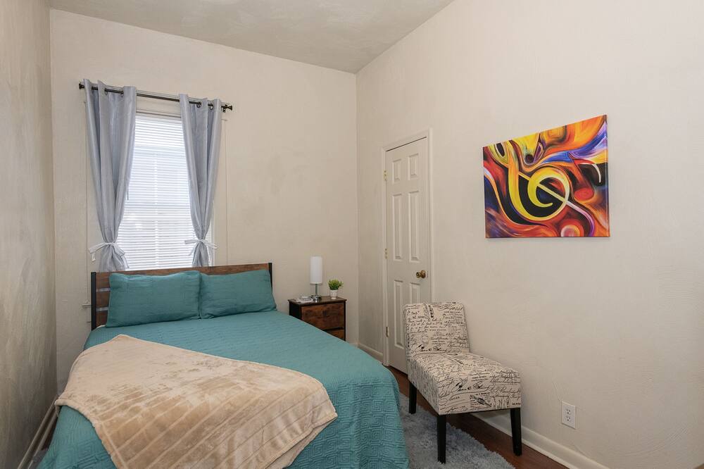 Photo of Bedroom in Newport News