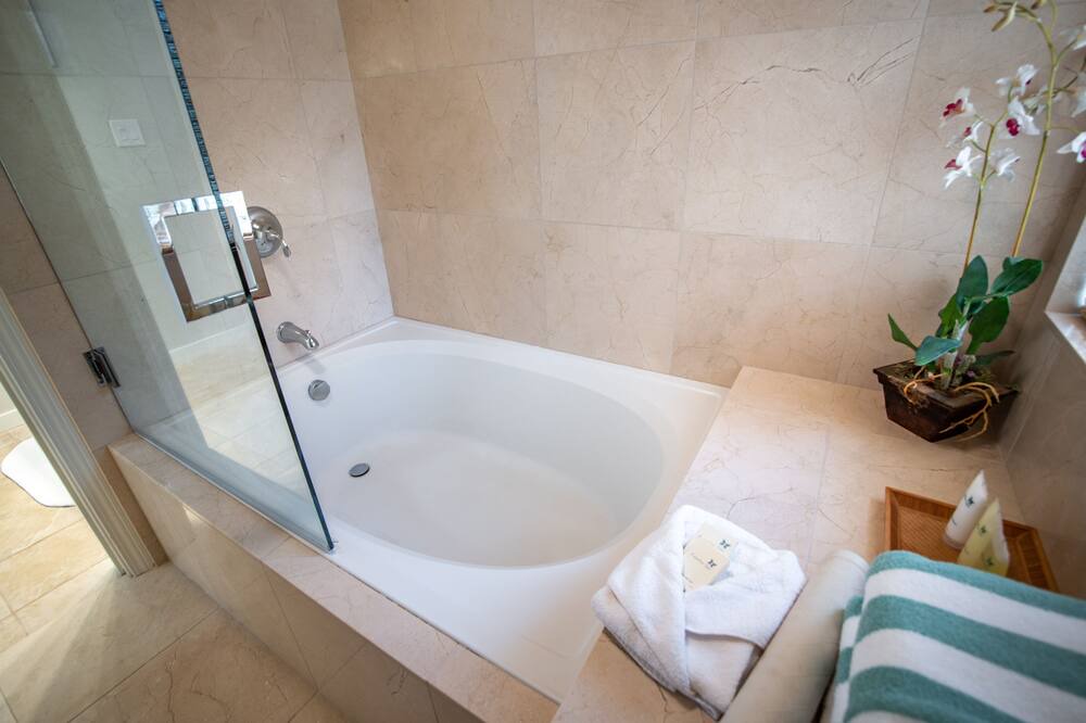 Photo of Bathroom in Montage Kapalua Bay