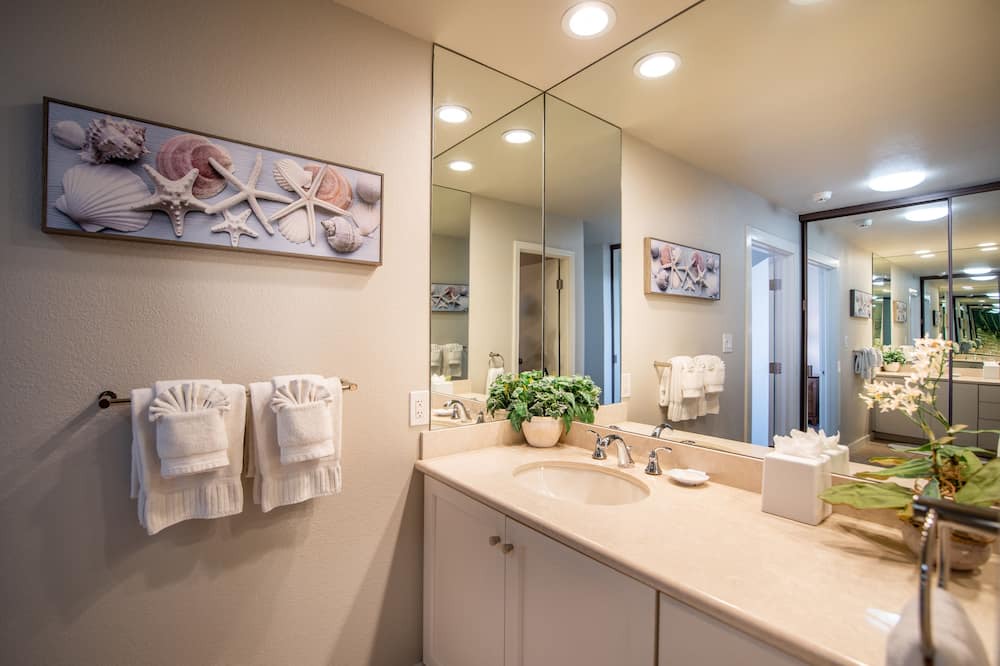 Photo of Bathroom in Montage Kapalua Bay