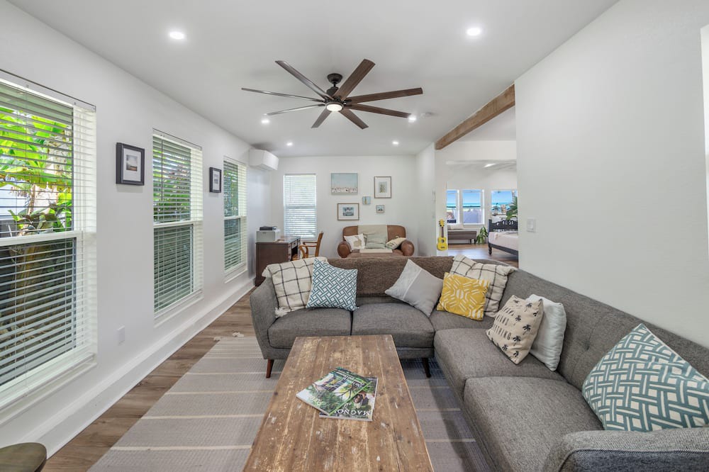 Photo of Livingroom in Ewa