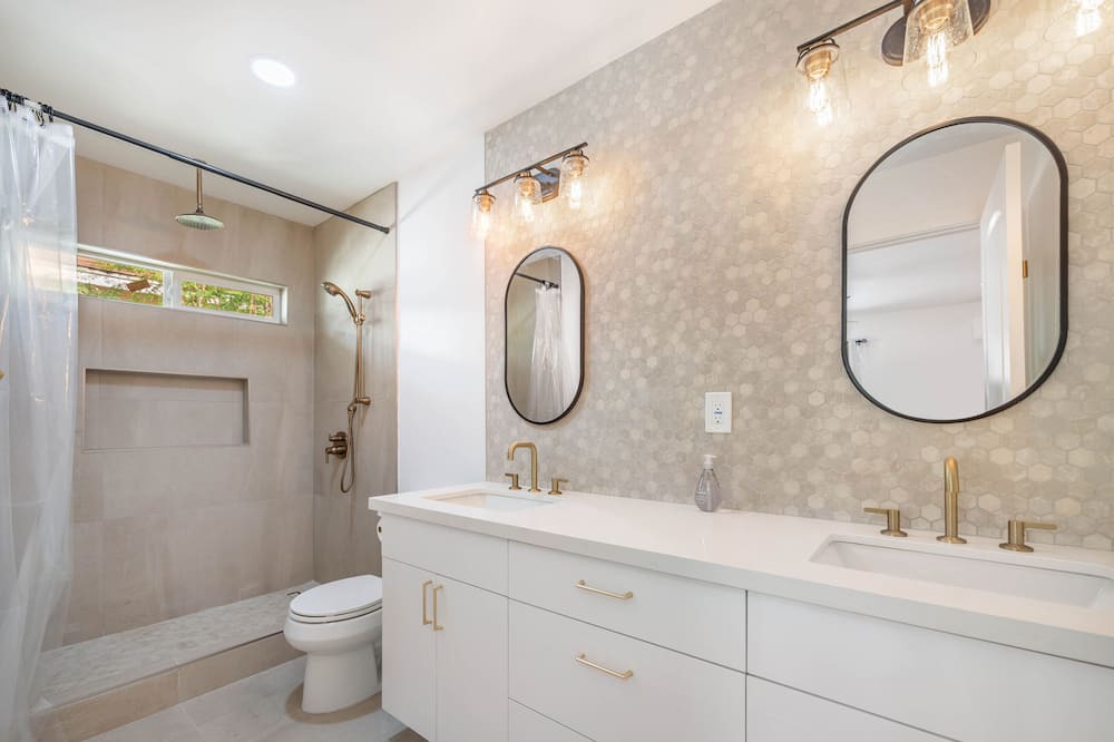Photo of Bathroom in Kaimuki