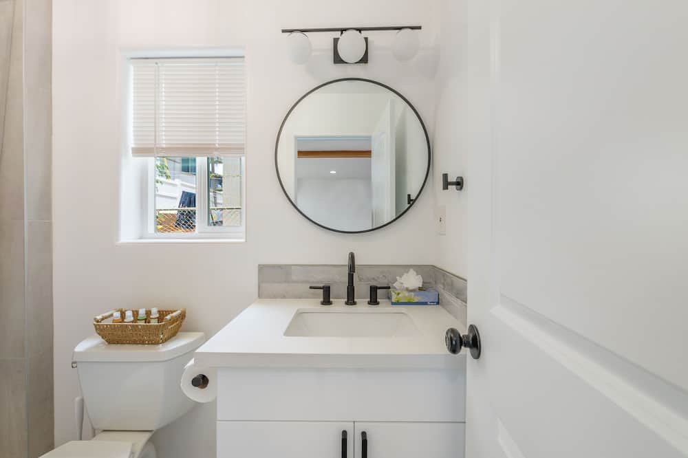 Photo of Bathroom in Kaimuki