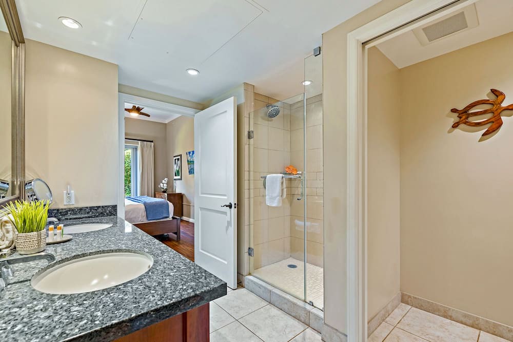 Photo of Bathroom in Honokowai