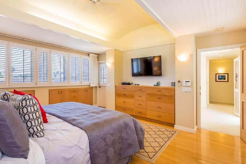 Photo of Bedroom in Kahala