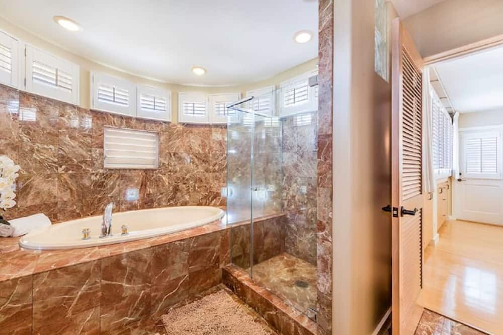 Photo of Bathroom in Kahala