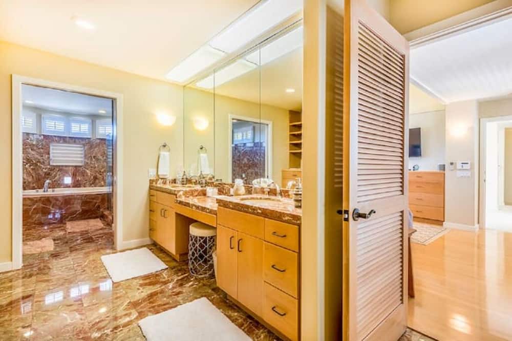 Photo of Bathroom in Kahala