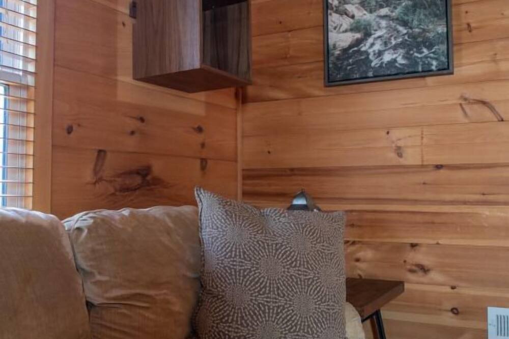 Photo of Livingroom in Saluda