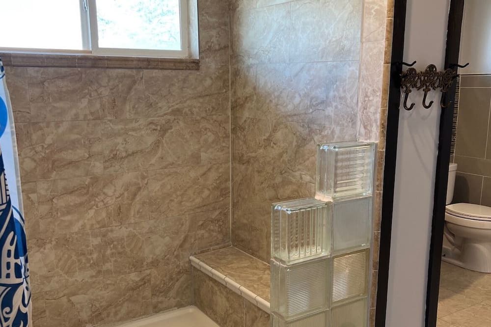 Photo of Bathroom in Waianae