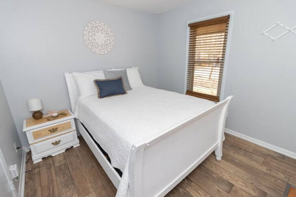 Photo of Bedroom in Lake Jeanette