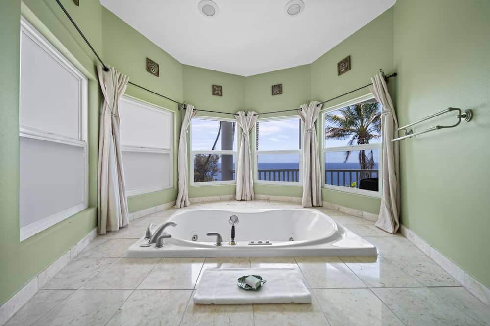 Photo of Bathroom in Honomu