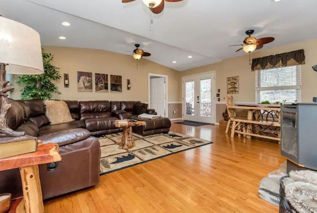 Photo of Livingroom in Millers Creek