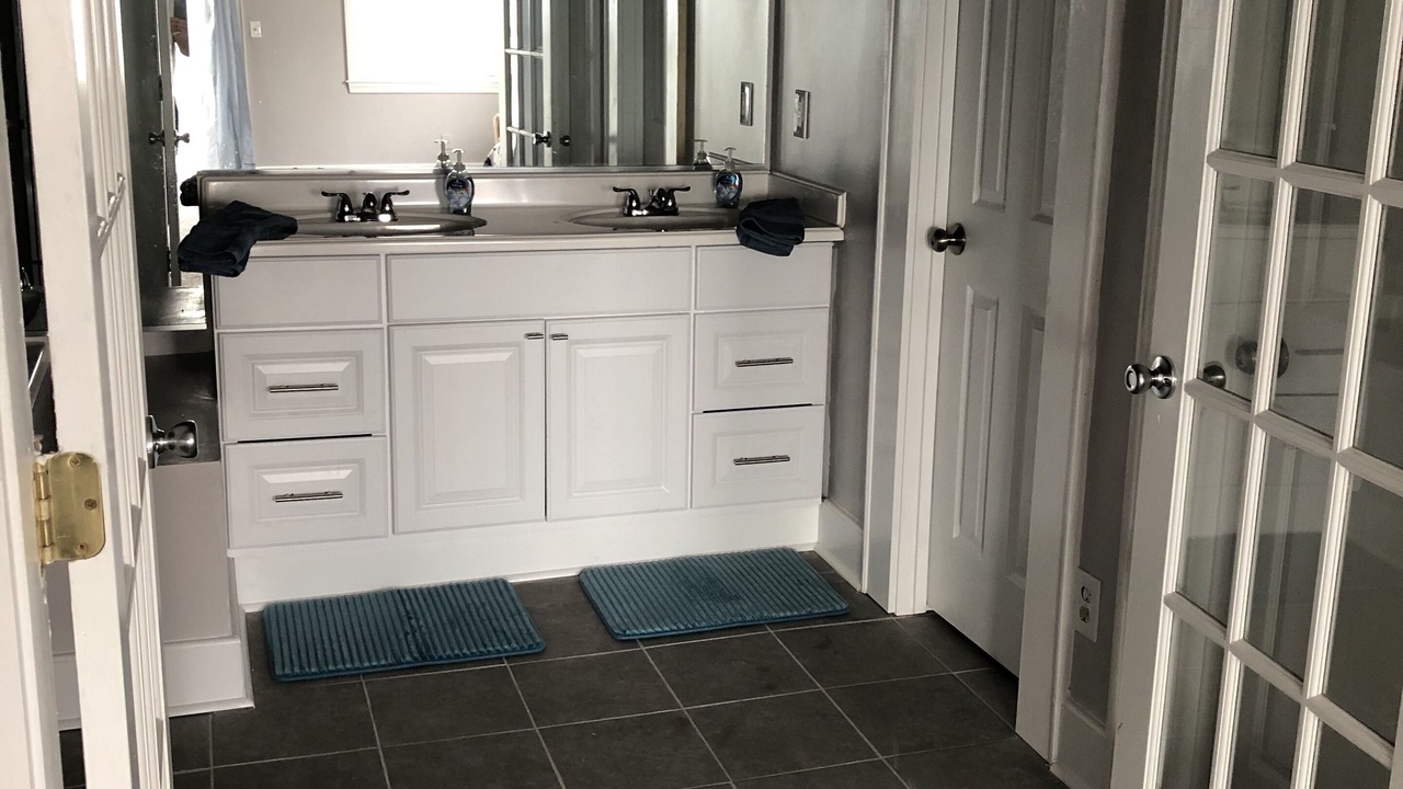Photo of Bathroom in Willoughby Spit