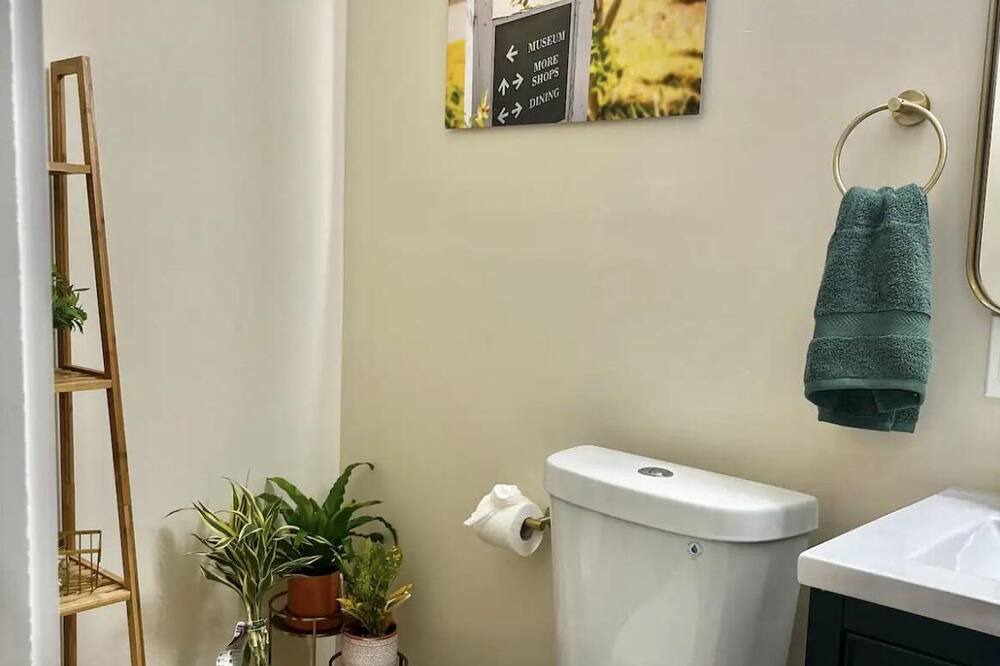 Photo of Bathroom in Summerville Historic District