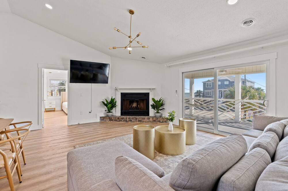Photo of Livingroom in Long Bay Estates