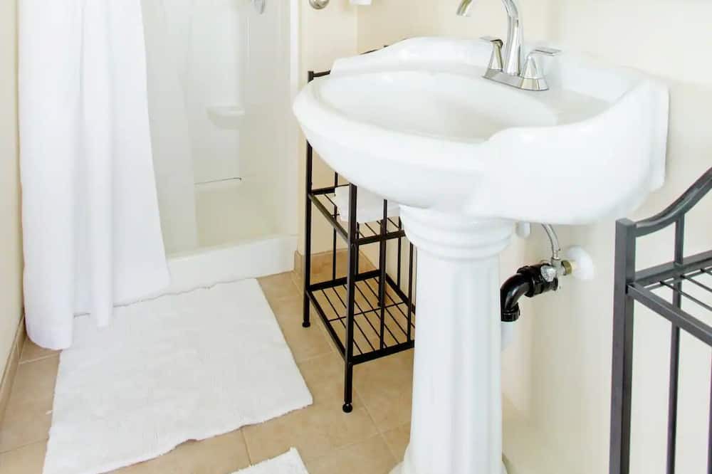 Photo of Bathroom in Papaikou