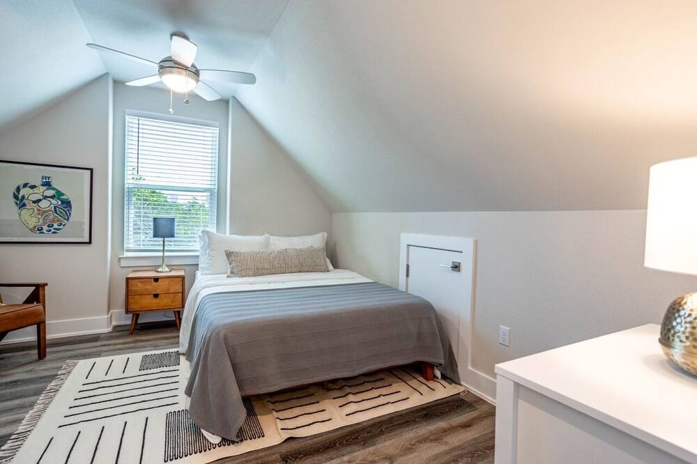 Photo of Bedroom in North University