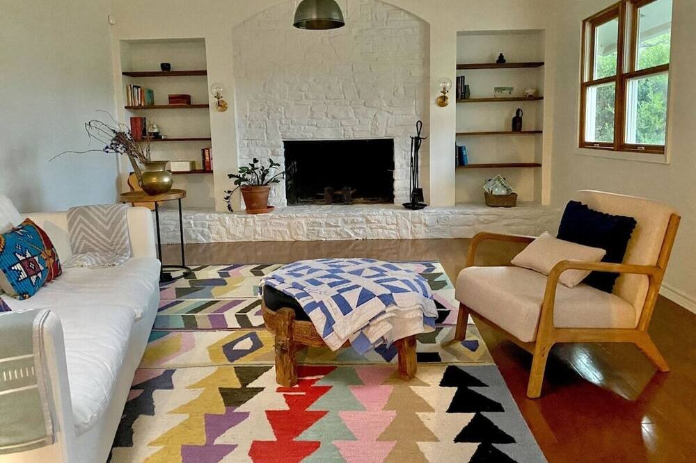 Photo of Livingroom in Hudson Bend