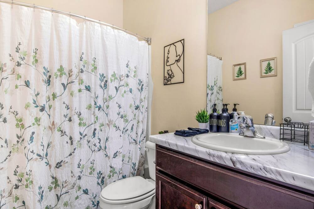Photo of Bathroom in Hinesville