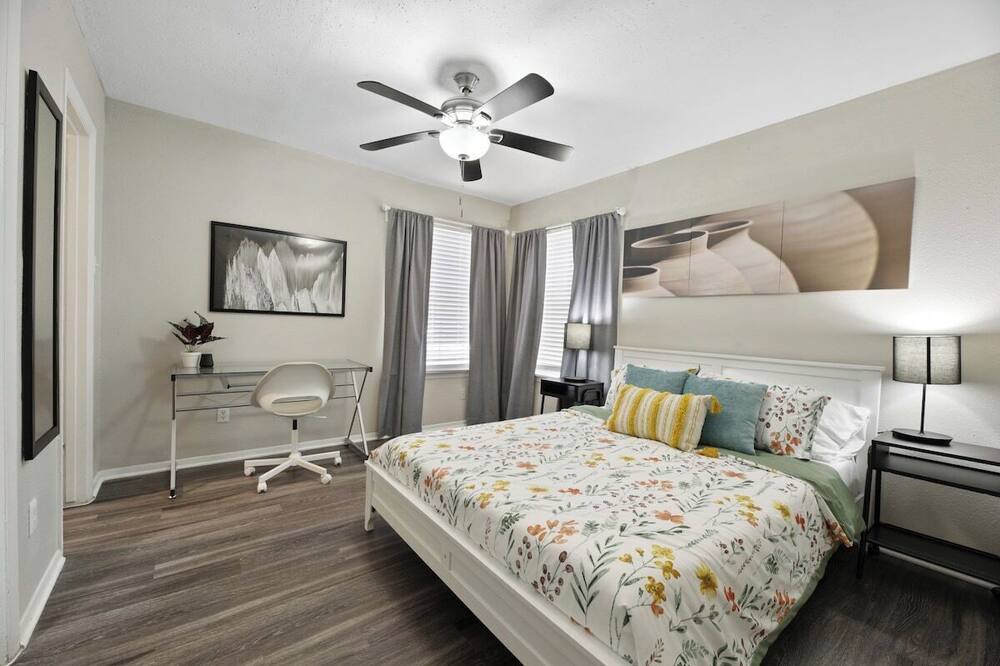 Photo of Bedroom in North Austin Civic Association