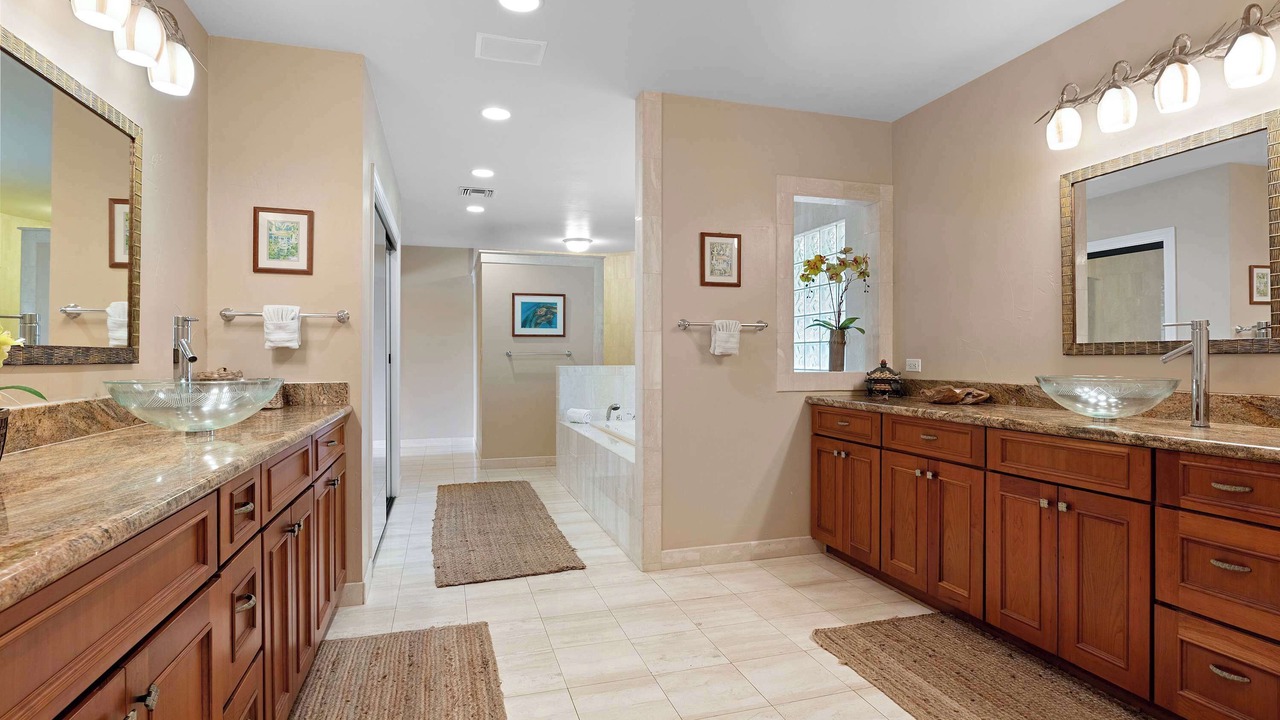 Photo of Bathroom in Kahaluu Bay