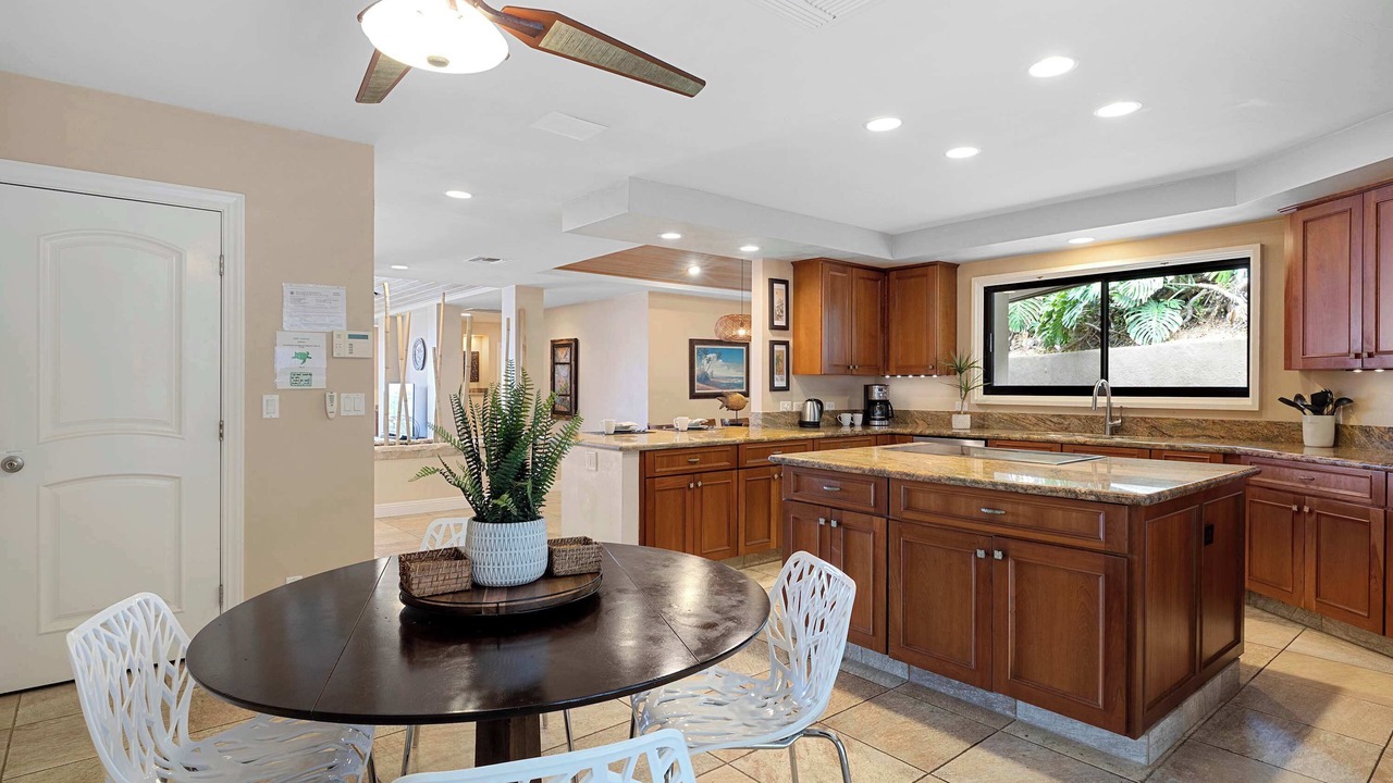 Photo of Kitchen in Kahaluu Bay