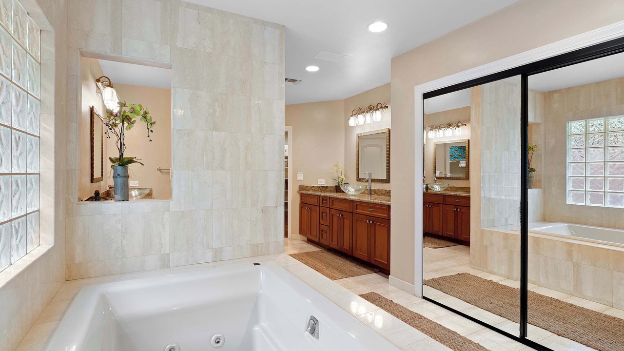 Photo of Bathroom in Kahaluu Bay