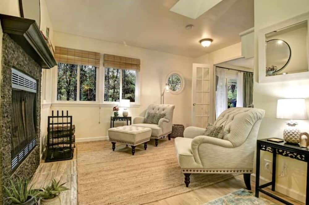 Photo of Livingroom in Royal Hawaiian Estates