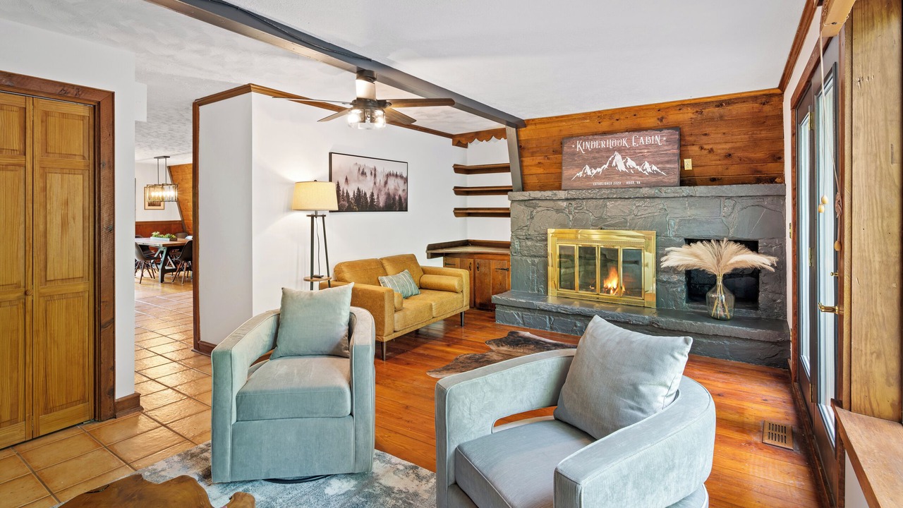 Photo of Livingroom in Hood