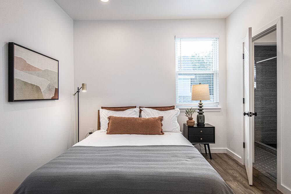 Photo of Bedroom in North University