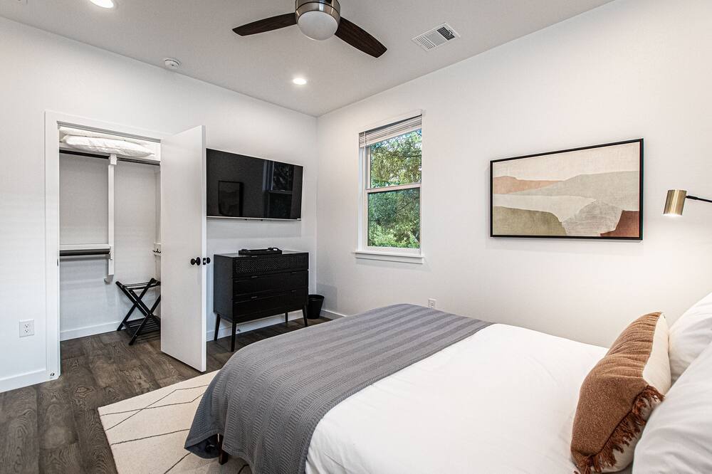 Photo of Bedroom in North University