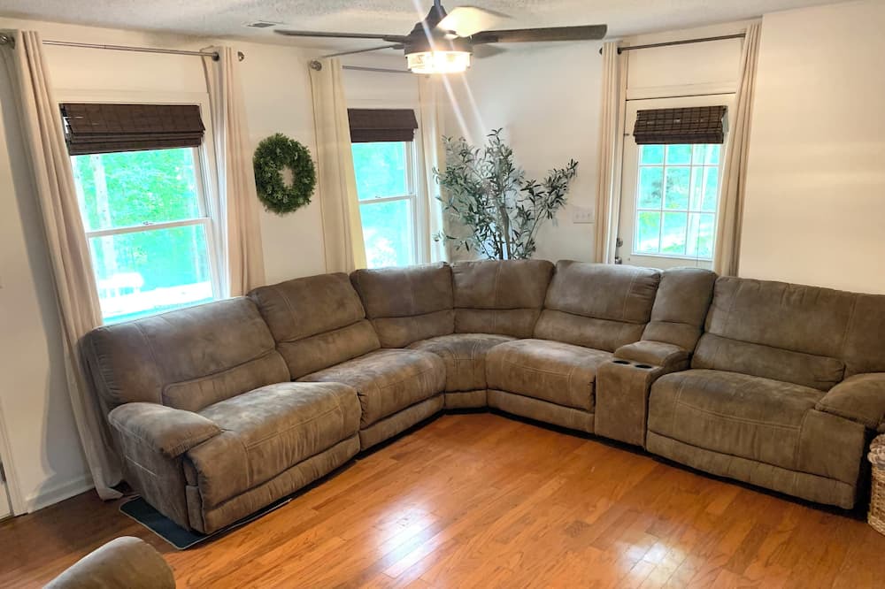 Photo of Livingroom in Watkinsville