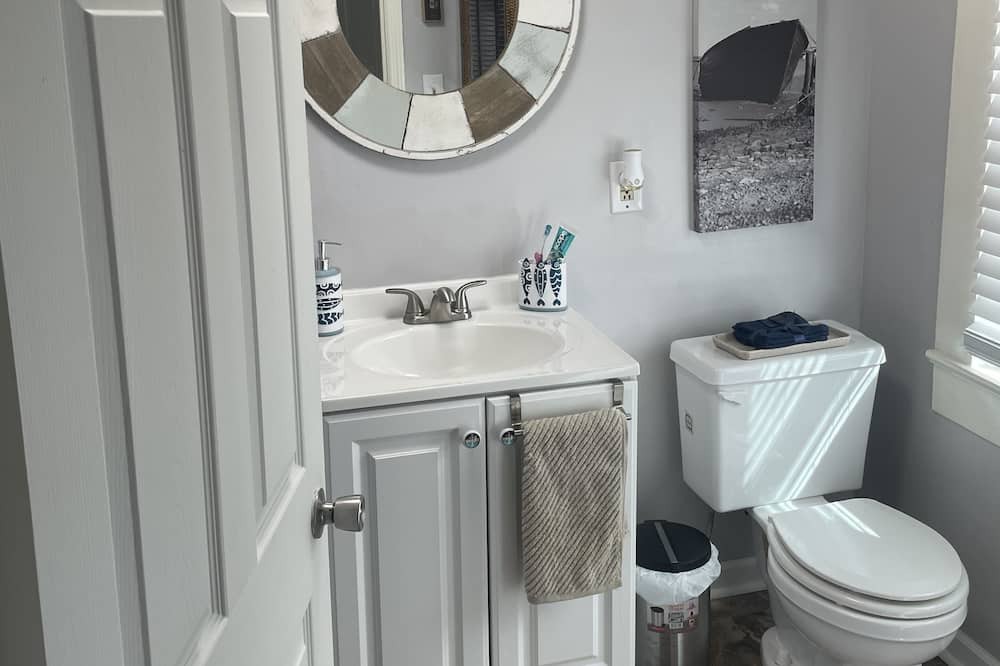 Photo of Bathroom in Rhodhiss