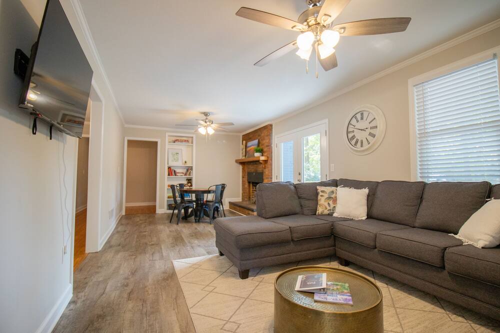 Photo of Livingroom in Taylors