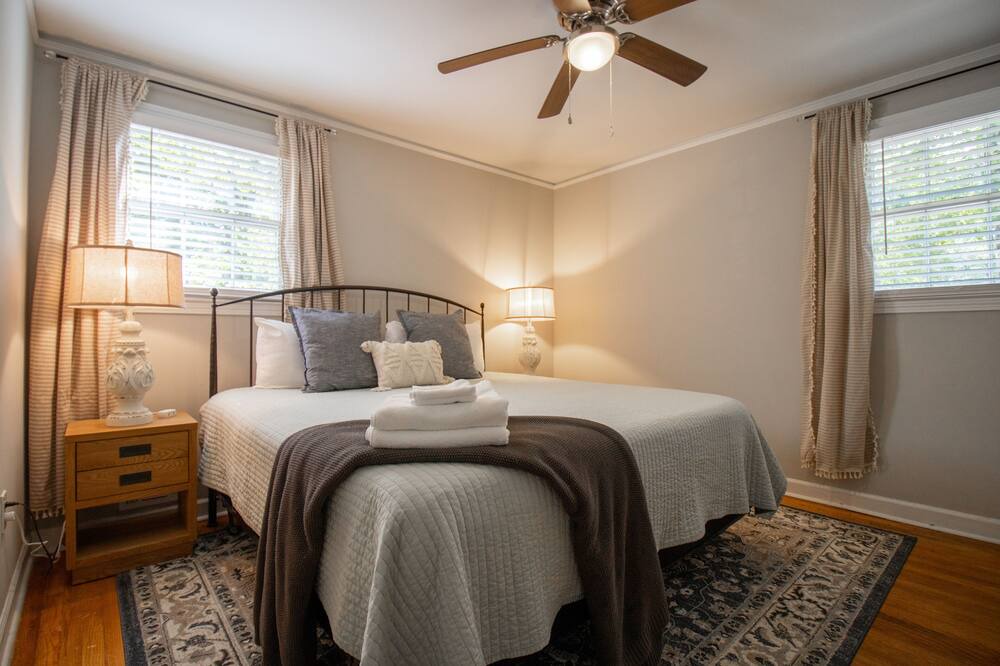 Photo of Bedroom in Taylors