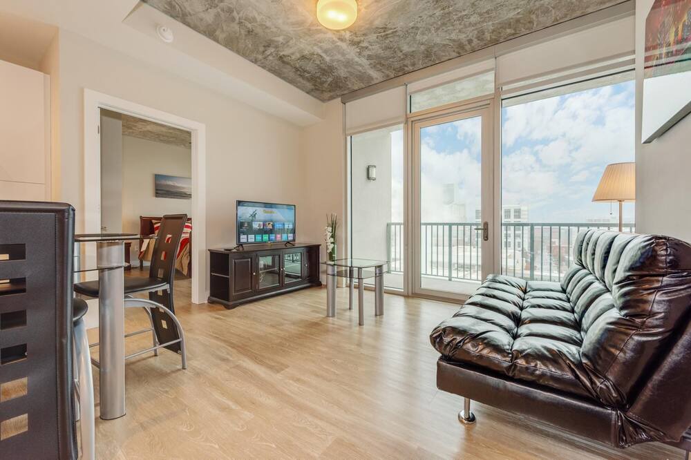 Photo of Livingroom in Third Ward