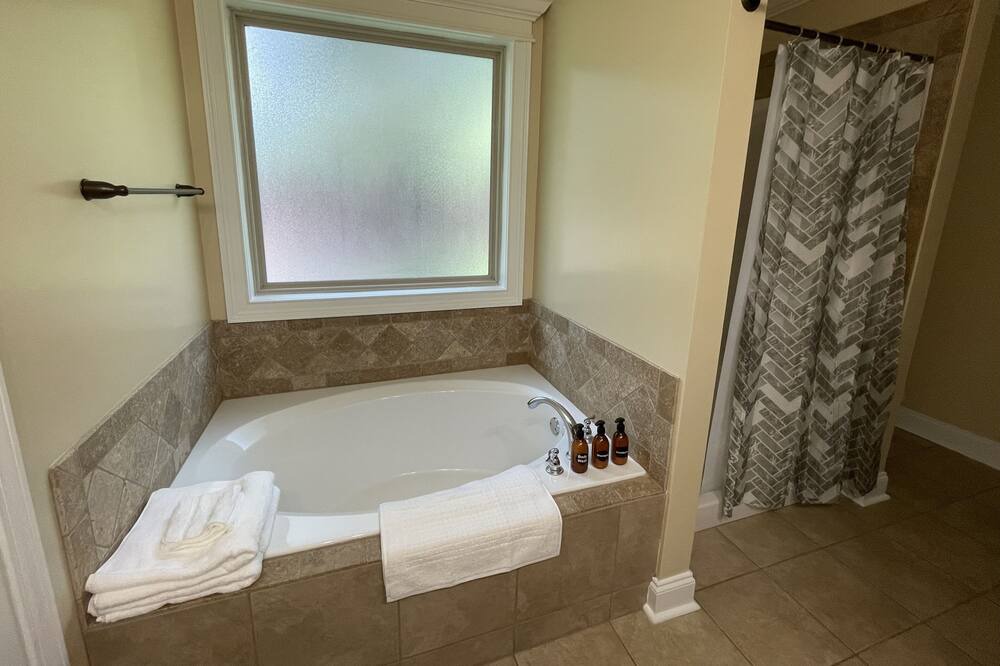 Photo of Bathroom in Kathleen