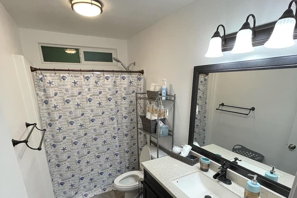 Photo of Bathroom in Maili