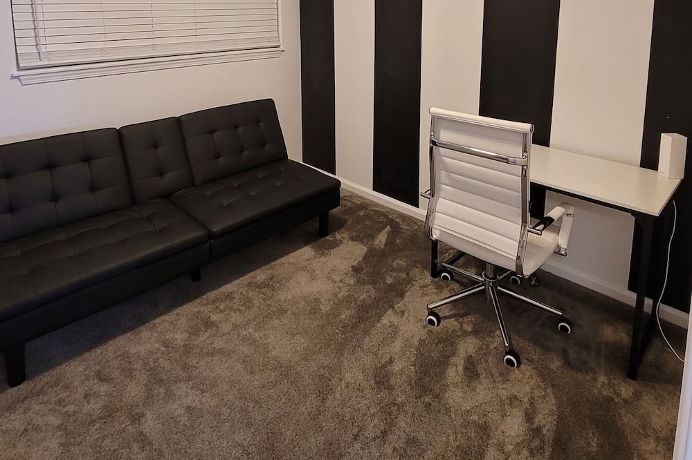 Photo of Bedroom in Maili