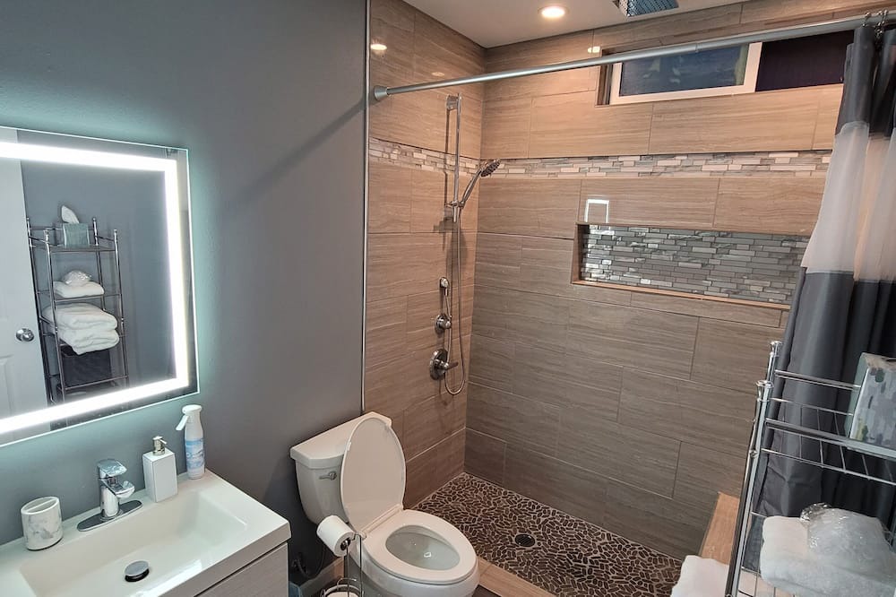 Photo of Bathroom in Maili