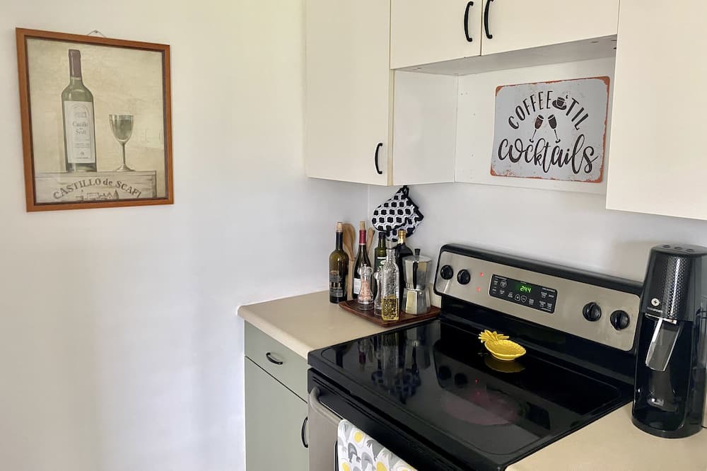 Photo of Kitchen in Mokuleia