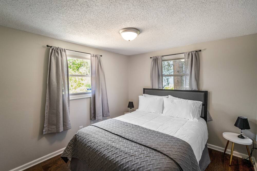 Photo of Bedroom in Belmont Historic District