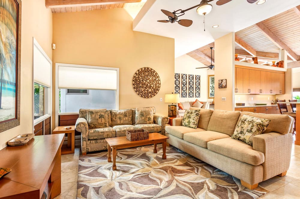 Photo of Livingroom in Kahaluu-Keauhou