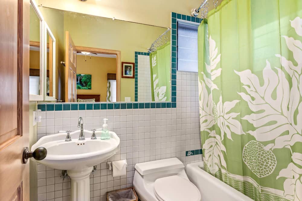 Photo of Bathroom in Kahaluu-Keauhou